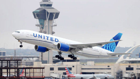 United Airlines yolcu uçağı acil iniş yaptı: 2 yaralı