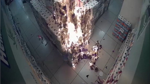 Markette ürünleri yakan çocuk hakkında yeni gelişme