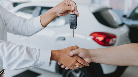 Araç ilanlarında büyük oyun! Bakanlık düğmeye bastı: O galerinin yetki belgesi iptal edildi