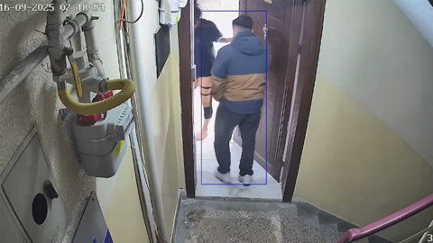 Kuryeden skandal hareket! Kapıyı açan kadın şok yaşadı: O görüntüler için harekete geçildi