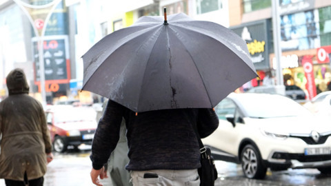 Meteoroloji'den kuvvetli yağış ve 10 derece sıcaklık düşüşü uyarısı