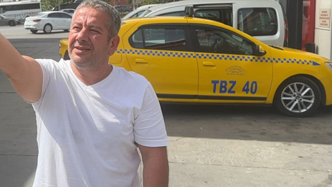 İstanbul'da bitkin düşen hayvanı arabanın altından hiç düşünmeden kurtardı! Taksicinin hareketi takdir topladı