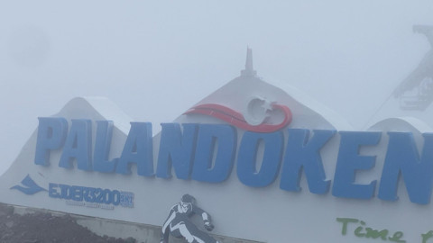 Erzurum’un Palandöken zirvesi beyaza büründü! Ejder Tepesi’ne mevsimin ilk karı düştü