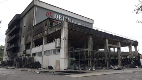 15 saat yanan AVM küle döndü!