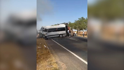 Şanlıurfa'da otomobil ve minibüs çarpıştı: Ölü ve yaralılar var