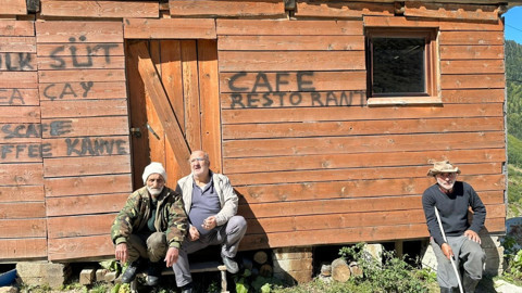 Rize’de mevsim normallerinden önce yağan kar nedeniyle yayla sezonu erken kapandı