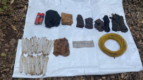 PKK'lı teröristlerin kullandığı mağarada patlayıcı maddeler ele geçirildi