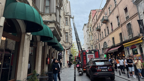 Beyoğlu’nda otelde korkutan yangın