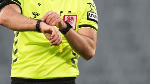 Türk futbolu bu olayı konuşuyor! Maçın hakemine bıçaklı saldırı!