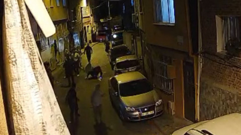 Beyoğlu'nda dehşet! Silahla vurdu, yerde tekmeledi: O anlar saniye saniye kameraya yansıdı