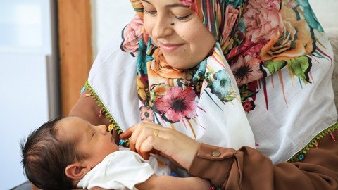 Türkiye’de bir ilk! 6 milyonda bir görülüyor! İspanya'dan getirildi! Anne ve bebek hayata tutundu!