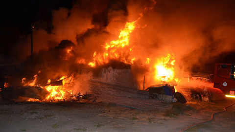Ekmek yapmak isterken faciaya yol açtılar! Alevler müştemilat ve 2 eve sıçradı