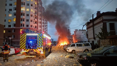 Bombardman 12 saat sürdü! O ülkeden yürekleri yakan haber: Türk sürücü hayatını kaybetti