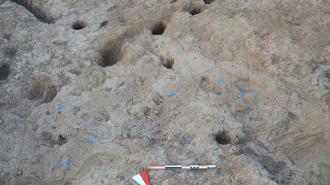 Hatay'da 7 bin 200 yıllık gizemli ayak izleri keşfedildi! 5 kişiye ait olduğu düşünülüyor