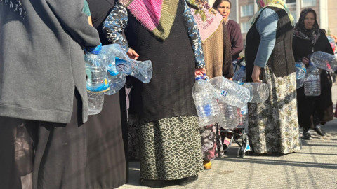 Başkentte su krizi! Bidonunu alan kuyruğa girdi: "3 gündür sular akmıyor"