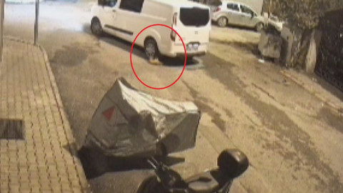 Minibüs şoföründen vicdanları yaralayan hareket! Ezerek yoluna devam etti: O anlar kamerada