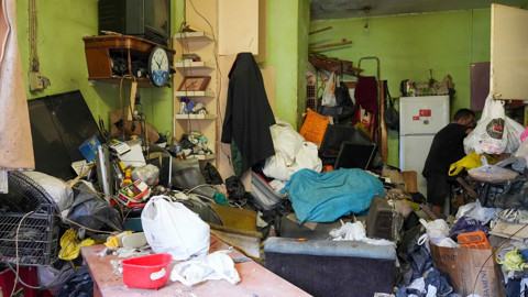 Mersin’de mahalle kötü kokudan yaşanmaz hale gelmişti! O evin içinden 28 ton atık çıkarıldı