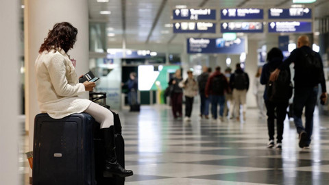 O ülkede havada panik: Tüm uçuşlar iptal edildi! Binlerce yolcu mahsur kaldı