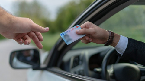 Trafikte bunu yapan yandı! Anında 200 bin TL ceza yazılacak