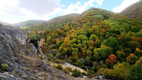 Sivas Dipsizgöl Şelalesi sonbaharda mest ediyor! Renk cümbüşüyle masalsı manzaralar oluştu