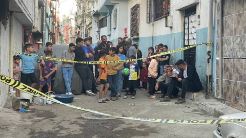 Kardeş kavgasında kan aktı! Abisini boğazından bıçaklayarak katletti