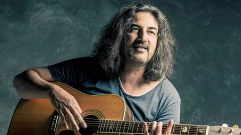 Şarkıcı Çelik kuaförde saçlarını boyatırken paylaştı! "Hayat sadece kadınlara mı zor?"