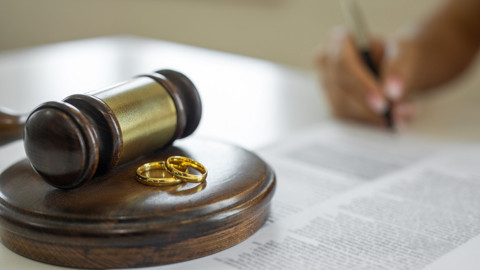 Boşanma davasında emsal karar! Eşini telefona böyle kaydeden yandı!