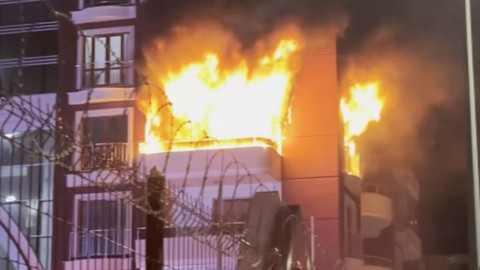 Apartmanda korkutan yangın! Çok sayıda ekip sevk edildi