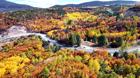 Renkler iç içe geçti, dağlar kartpostala döndü! Geminbeli Geçidi sonbahar manzarasıyla mest etti