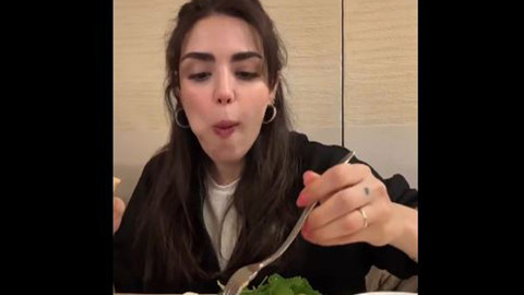 İş yerinde tam teşekküllü kahvaltı verilen kadın, bunun gerçek nedenini anlattı