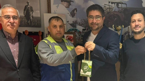 Bursa'da temizlik işçisinden örnek hareket! 200 bin TL'lik altın dolu çantayı teslim etti hediyesi bakın ne oldu