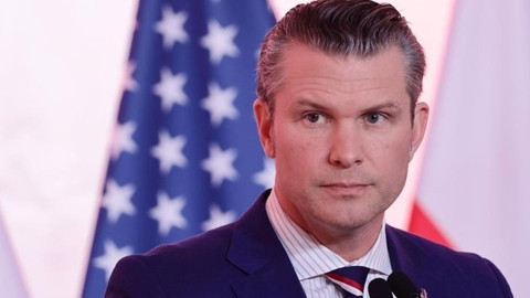 ABD'li bakanın uçağı acil iniş yaptı!