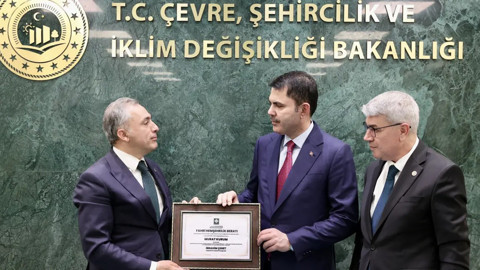 Bakan Kurum’a Osmaniye’den fahri hemşehrilik beratı! 'Osmaniye göz bebeğimiz'