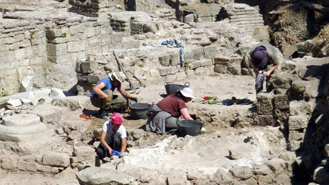 Bathonea Antik Kenti kazılarında heyecanlandıran buluş! Atölyeler ortaya çıkarıldı