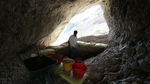 Bitlis’in Delikli Mağarası’nda 8 bin yıllık yaşam izleri bulundu! Urartu dönemine ait mezar gün yüzüne çıktı