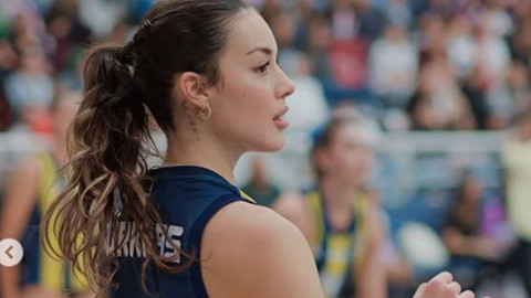 Fenerbahçeli genç voleybolcu Duru Türknas, güzelliğiyle sosyal medyayı büyüledi