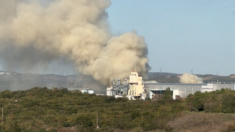 Fabrika bahçesinde korkutan yangın! Dumanlar gökyüzüne ulaştı