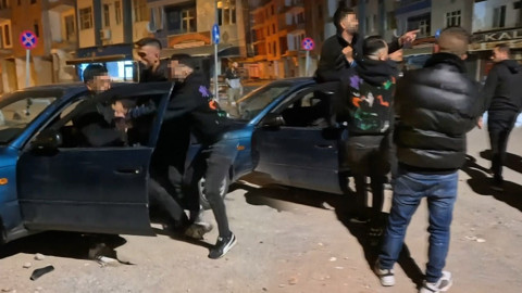 Aksaray’da bir garip olay! Alkollü şahıs ortalığı birbirine kattı: Kavganın nedeni ise şaşırttı