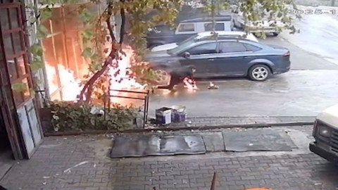 Oto tamirhanesinde dehşet anları! Alevler her yeri sardı: Yanmaktan böyle kurtuldular