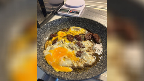 Sucukta saç var dedi, kimse göremedi ama o hemen fark etti