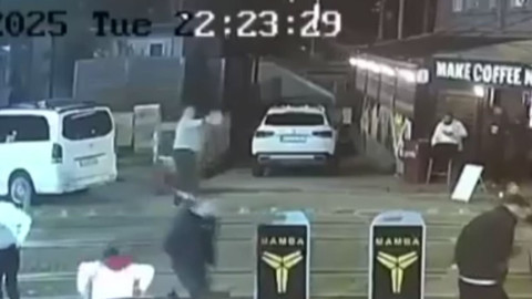 Eğlence mekanı önünde dehşet! O anlar kameraya yansıdı