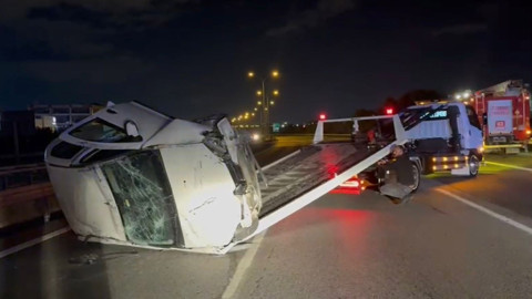 Sultanbeyli TEM Otoyolu'nda kaza! 2 otomobil çarpıştı: 4 yaralı