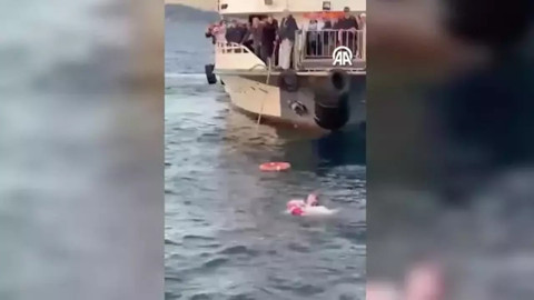 Üsküdar'da panik anları! Bir yolcu feribottan düştü! İşte o anlar