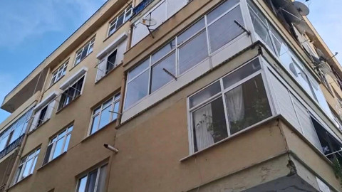 Kartal’da çatlaklar oluşan 4 katlı bina tahliye edildi 