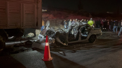 Gaziantep'te katliam gibi kaza! Otomobil kağıt gibi ezildi: Çok sayıda ölü var