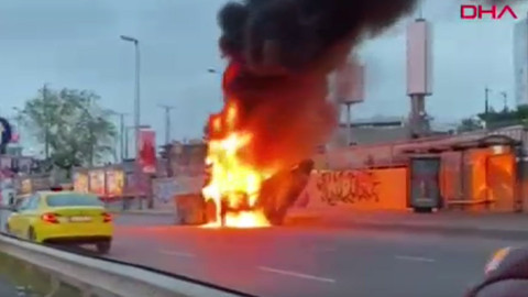 Cevizlibağ'da araç yangını! Ekiplerin müdahalesi sürüyor