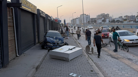 Kaldırımda yürüyordu... Bir anda otomobil çarptı: Küçük çocuk kurtarılamadı