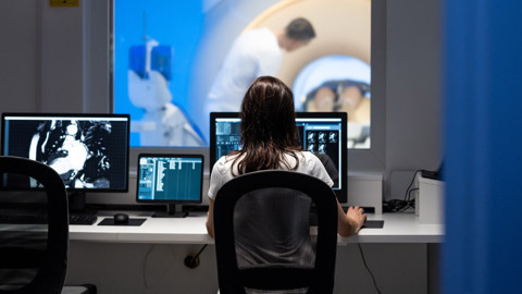 İzmir'de akılalmaz olay! Kadın hastayı MR cihazında unuttular: Soruşturma başlatıldı