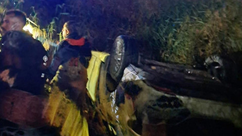 Kaçak göçmenleri taşıyan otomobil nehre uçtu: 9 yaralı