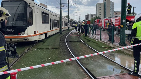 Tramvayda korku dolu anlar! Yüzlerce yolcu facianın eşiğinden döndü